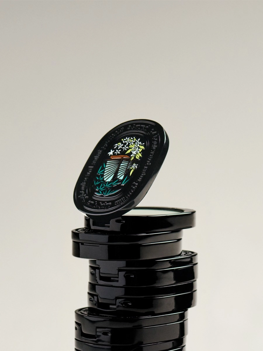 Do Son - Refillable Solid Perfume - parfums-solide_visuel_multi-produits_1_210_13_rvb_3x4_2025_x_2700px_vue-alt-pdp_diptyque_.webp