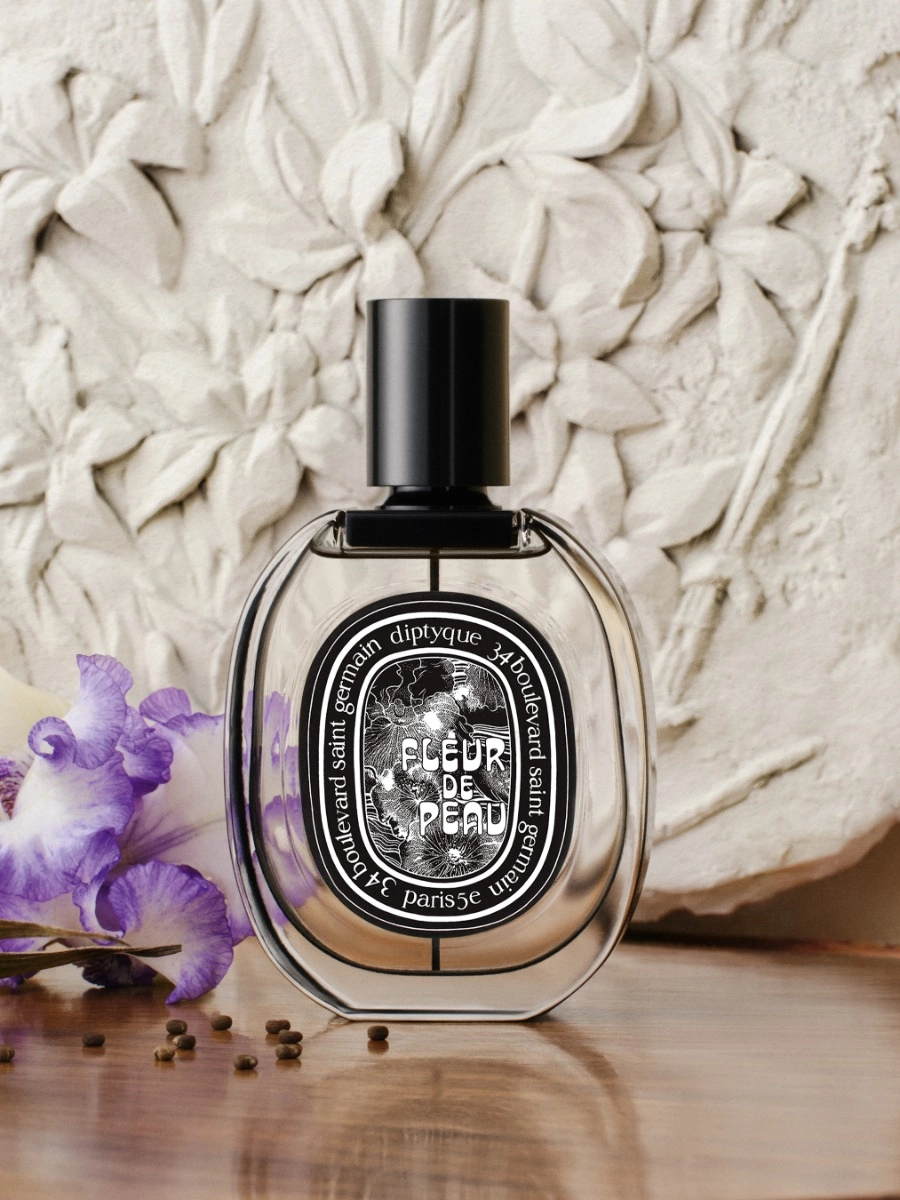 Fleur de Peau - Eau de parfum - fleur_de_peau_2024_visuel_secondaire_produit_edp_rvb_3x4_2025_x_2700px_vue-alt-pdp_diptyque.webp