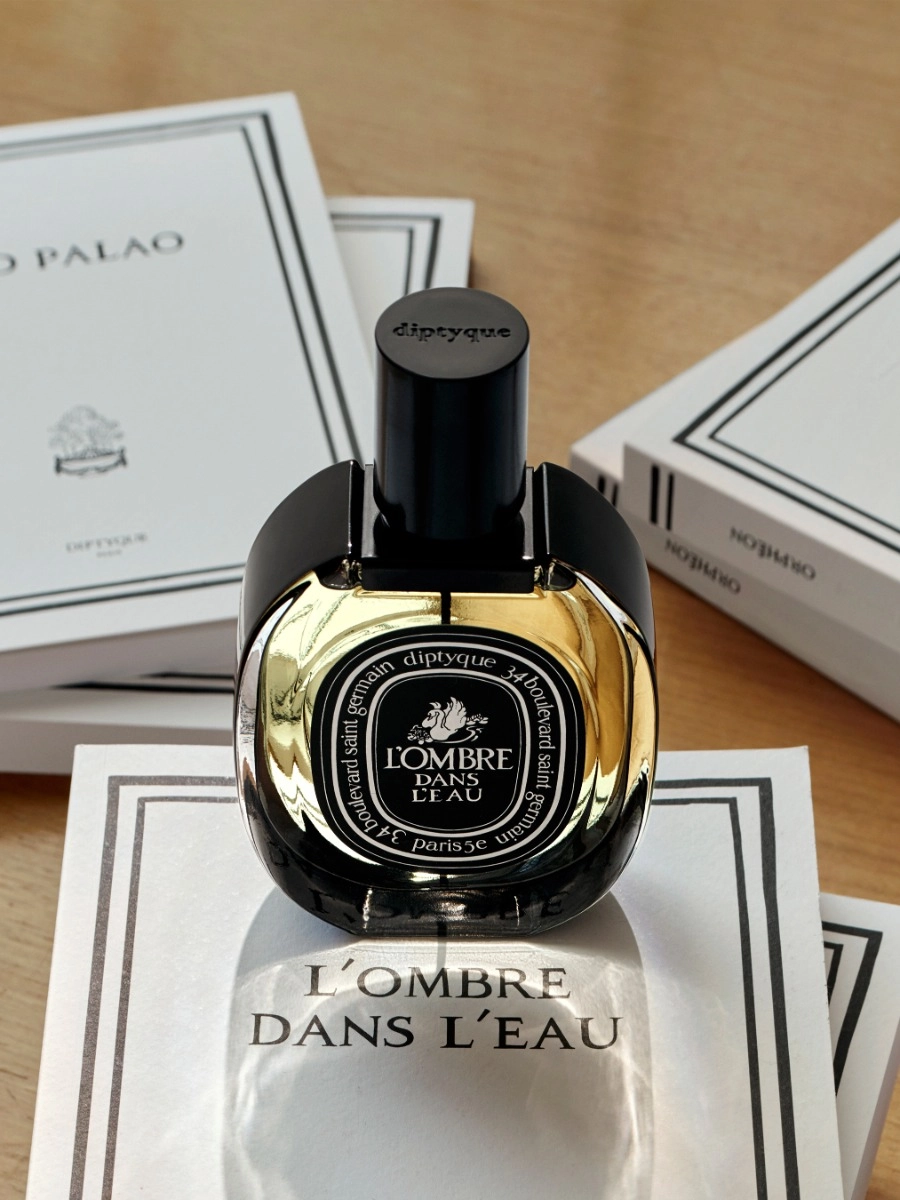 L'Ombre dans l'Eau - Eau de parfum - lecture_visuel_l_ombre-dans-l-eau-edp-75ml_2024_3x4_2025_x_2700px_vue-alt-pdp_rvb_hd_diptyque_1.webp