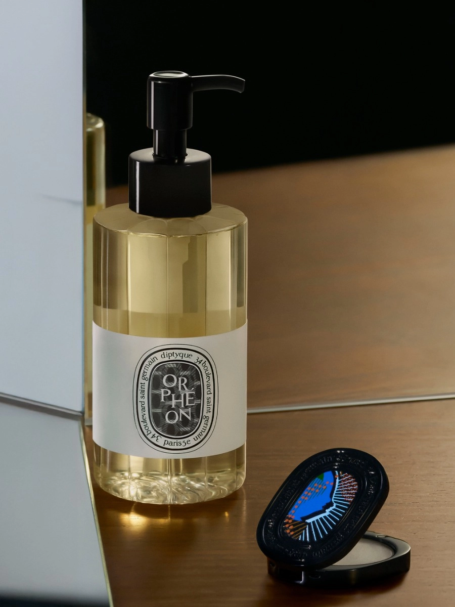 Orphéon - Perfumed cleansing body gel - original_jpg-orph_on_2025_visuel_secondaire_multi-produits_gamme-orph_on_3x4_2025_x_2700px_vue-alt-pdp_rvb_hd_diptyque_1.webp