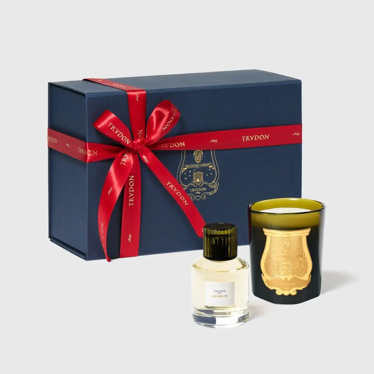 Essentials box And scented candle - Image
