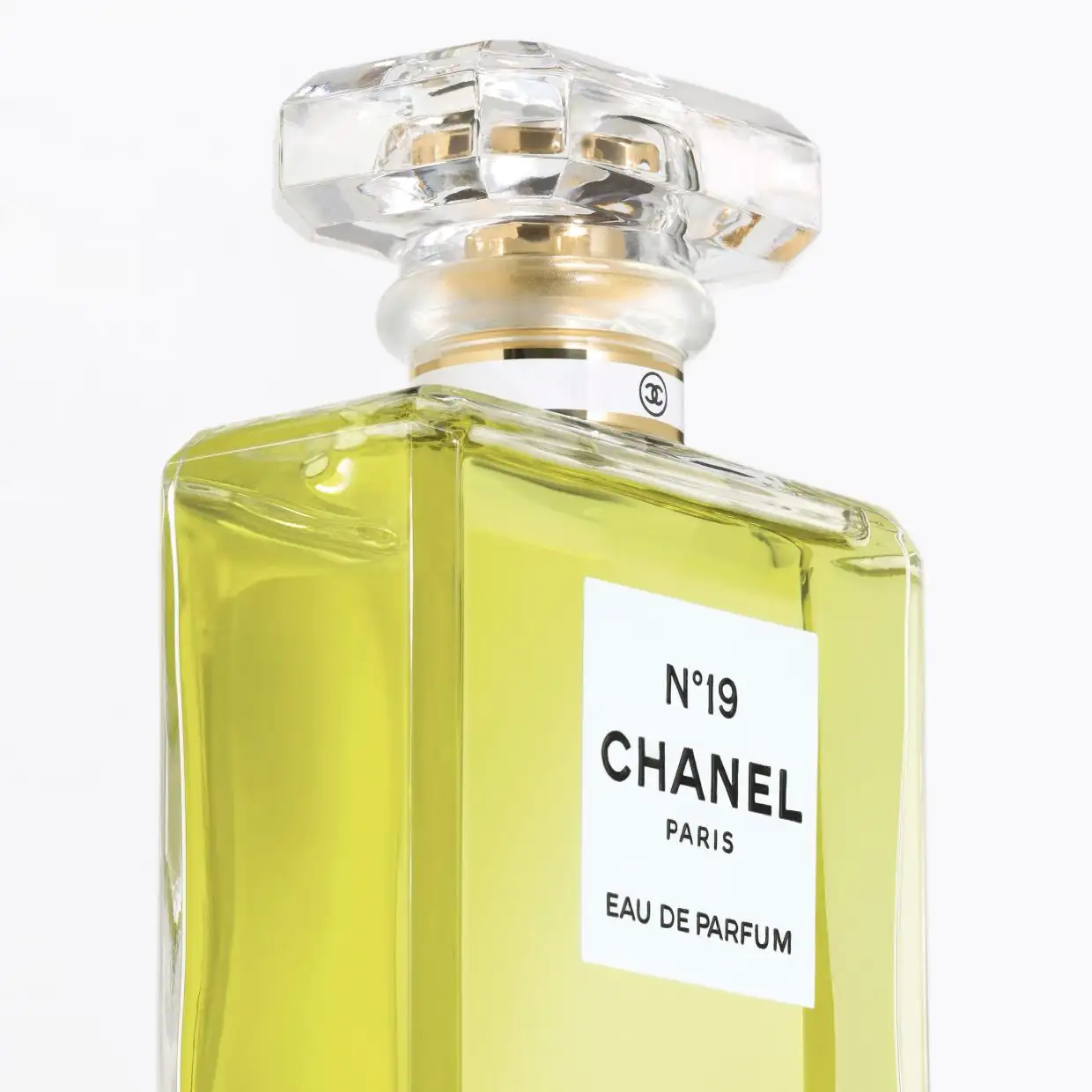 N°19 Eau De Parfum - 3.4 fl. oz. - 100ml