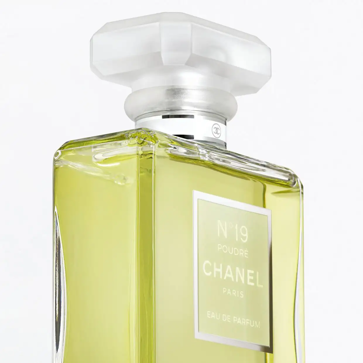 N°19 Poudre Eau De Parfum - 3.4 fl. oz. - 100ml