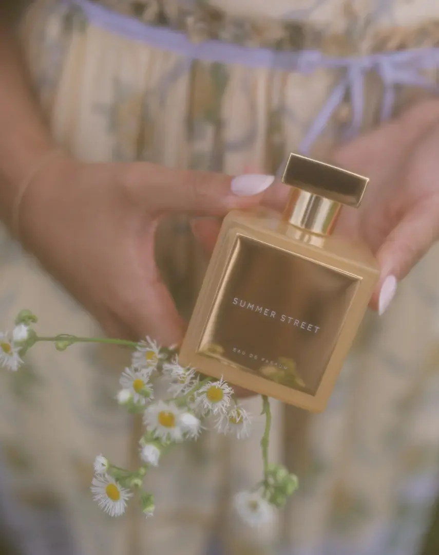 SUMMER STREET - BRANDT-SUMMER_STREET-LIFESTYLE_1080x.webp