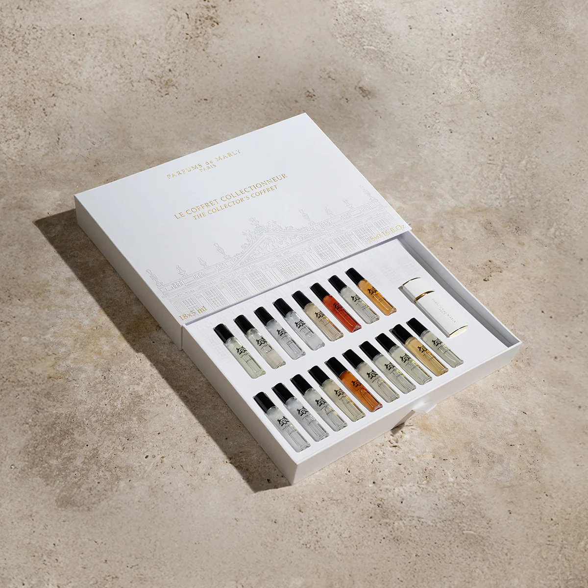 THE COLLECTOR’S COFFRET - Coffret-collectionneur_Lifestyle_coffret-ouvert-parfums-dedans-2_RVB_1x1_2025_compressed.webp