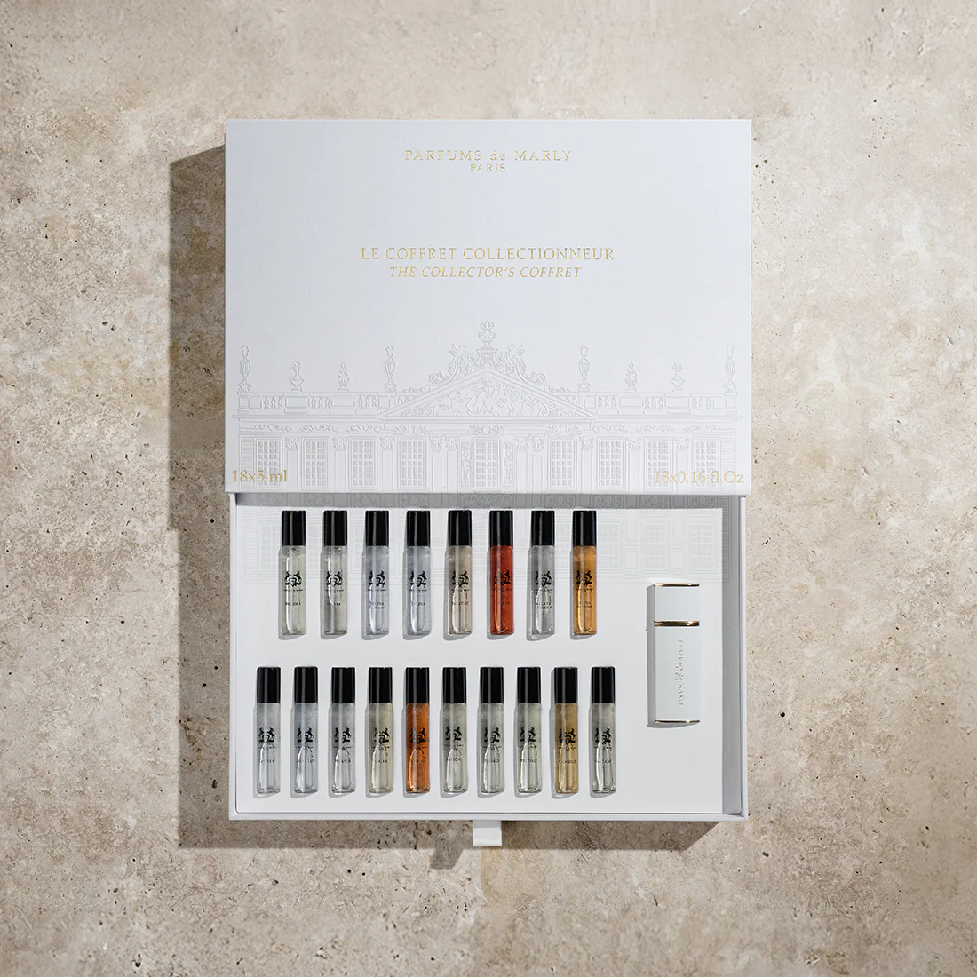 THE COLLECTOR’S COFFRET - Coffret-collectionneur_Lifestyle_coffret-ouvert-parfums-dedans-1_RVB_1x1_2025_compressed.webp